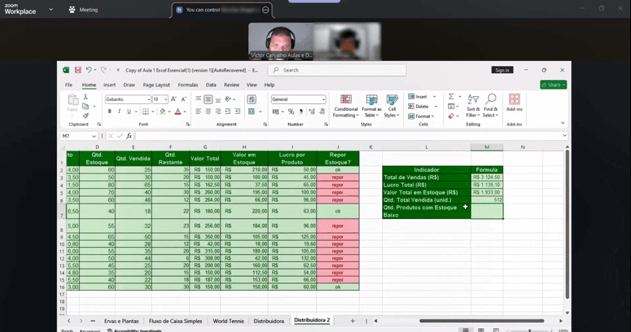 Aula online de Excel com uma planilha de controle de estoque